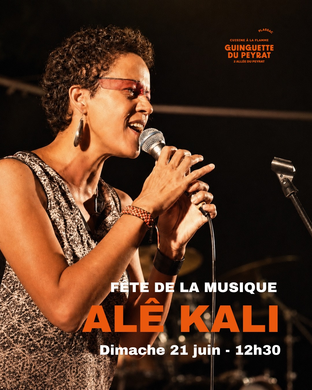 🇧🇷☀️ LA FÊTE DE LA MUSIQUE AUX COULEURS DU BRÉSIL À LA GUINGUETTE ! ☀️🇧🇷
Pour célébrer la Fête de la Musique comme il se doit, on vous donne rendez-vous ce dimanche 21 juin dès 12h30 pour un déjeuner qui s'annonce exceptionnel, solaire et terriblement rythmé !
Nous avons l'immense plaisir et privilège d'accueillir Alê Kali pour un voyage musical que vous n'êtes pas prêts d'oublier.
🎶 Le Brésil s'invite à votre table :
🎤 Une voix, une énergie : Née à Salvador de Bahia, Alê Kali partage avec une générosité incroyable la chaleur et les couleurs de son Brésil natal. Sa voix, pleine de caractère et d’énergie, guide un voyage sensible et lumineux.
🗺️ Un continent musical : Elle vous fera découvrir un répertoire diversifié, poétique et plein de métissage, véritable hommage à la richesse de la musique brésilienne.
🥂 Le combo parfait du dimanche midi
Quoi de mieux pour célébrer la musique que de marier ces rythmes ensoleillés avec un bon repas en plein air ? Installez-vous en famille ou entre amis, profitez de notre cuisine au brasero, de nos tapas gourmandes et laissez-vous transporter par la magie de Bahia. 🌊🔥
⏱️ Quand ? Ce dimanche 21 juin à 12h30.
📍 Où ? La Guinguette du Peyrat, Plassac.
💡 Un conseil : Arrivez de bonne heure pour vous installer confortablement et ne rien rater du début du concert !
#guinguette - #bordeauxlocal - #nordgironde - #nordgirondetourisme - #plassacgironde - #blaye - #plassac - #sudouest - #été - #afterwork - #quoifaireabordeaux - #gironde #fetedelamusique - #sortirengironde - #livemusic - #soulfunkmusic - #sunsetgironde - #espritguinguette - #brasero - #enfamille - #entreamis❤️