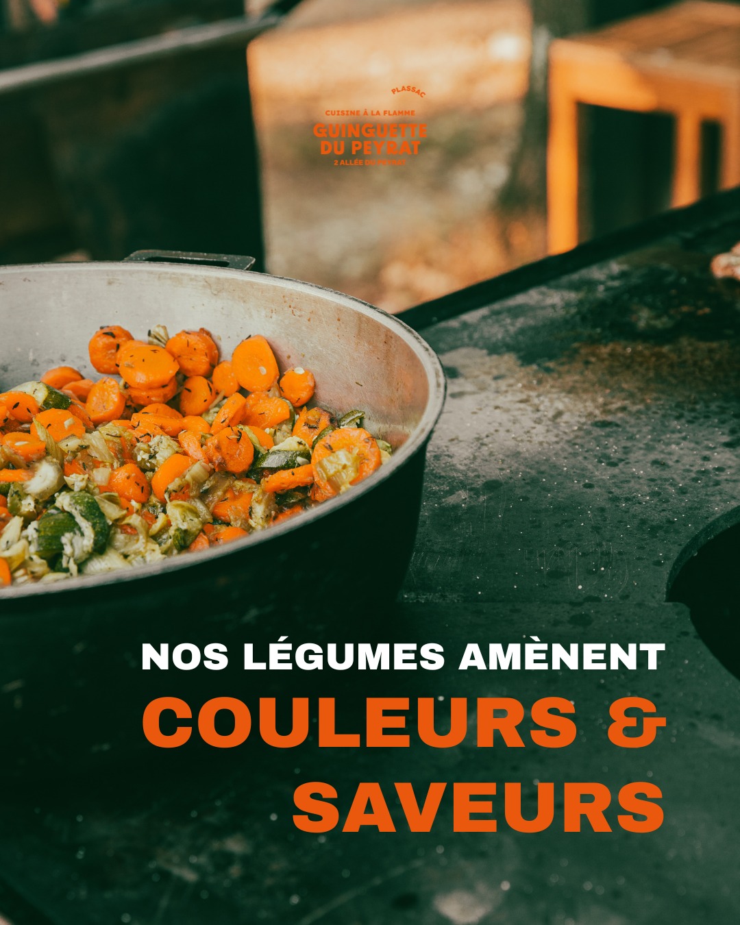 🌈 DU SOLEIL ET DE LA COULEUR DANS VOTRE ASSIETTE !
Il paraît qu'on mange 50% avec nos yeux ! 👀
Pour escorter nos pièces de viande cuites à la flamme, on a fait le choix de la gourmandise et de la générosité : amener une explosion de couleurs et de saveurs dans chaque plat.
🍆 Ce qui mijote doucement dans la marmite :
🎨 Couleurs & Fraîcheur : Un assortiment de légumes de saison cuisiné chaque jour au brasero, fondant et délicatement parfumé.
🥔 Le duo parfait : Ces bons légumes viennent accompagner nos incontournables Patatas Bravas pour une assiette complète et équilibrée.
👨🍳 Préparé avec passion : Une recette maison mijotée au quotidien par notre Chef Ludo et son second Théo !
Résultat ? Une assiette pleine de peps, de soleil et de goût à déguster face au coucher de soleil ! 😋 sunset
⏱️ Horaires : Ouvert du mardi au dimanche dès 17h00 (et les midis du week-end).
📍 La Guinguette du Peyrat, @plassac .
👇 Taguez en commentaire votre partenaire de gourmandise pour venir tester nos grillades au brasero !
#GuinguetteDuPeyrat #CuisineAuBrasero #ChefLudo #LegumesDeSaison #PatatasBravas #CouleursEtSaveurs #CuisineALaFlamme #Plassac #SortirEnGironde #EspritGuinguette #BordeauxLocal